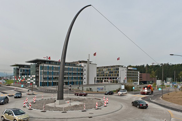Das Kreiselkunstwerk «Tension-Energy», das die beiden Kreisel K17 und D4 an der Hauptstrasse zwischen Root und Ebikon verbindet.