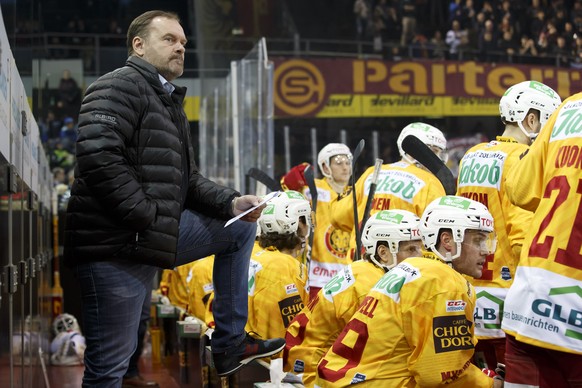 Tigers&#039; Head coach Heinz Ehlers looks the game, during a National League regular season game of the Swiss Championship between Geneve-Servette HC and SCL Tigers, at the ice stadium Les Vernets, i ...