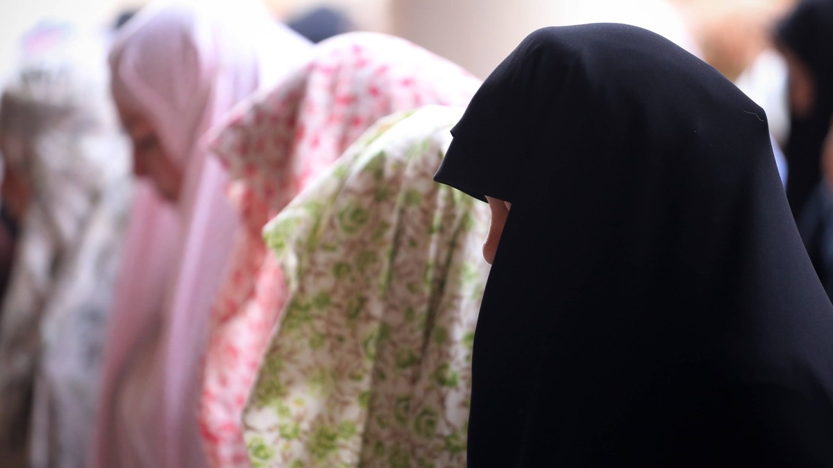 April 10, 2024, Tehran, Iran: Iranian worshippers perform the Eid al-Fitr prayer at a mosque in northern Tehran, marking the end of the Muslim holy fasting month of Ramadan. Muslims across the world s ...
