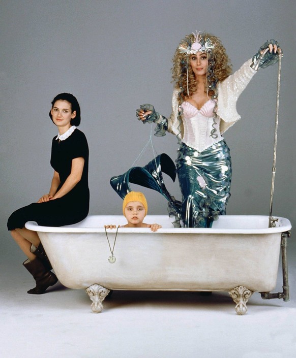 Winona Ryder, Christina Ricci &amp; Cher Characters: Mrs. Flax,Kate Flax &amp; Charlotte Flax Film: Mermaids USA 1990 Director: Richard Benjamin 14 December 1990 PUBLICATIONxINxGERxSUIxAUTxONLY Copyri ...