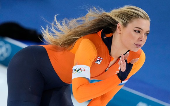 Jutta Leerdam of the Netherlands took a silver medal in the women's 500 meters speedskating race at the 2026 Winter Olympics, in Milan, Italy, Sunday, Feb. 15, 2026. (AP Photo/Luca Bruno)
Jutta L ...