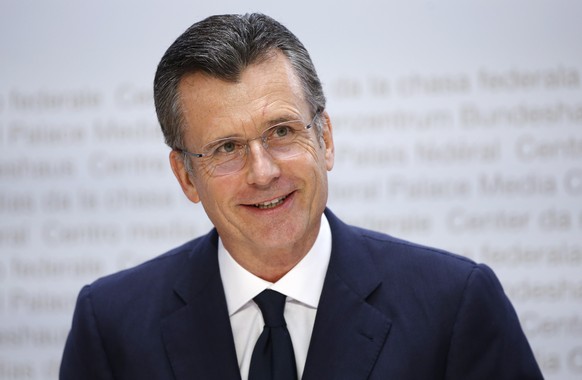 epa08780701 Philipp Hildebrand, a former head of the Swiss Central Bank, speaks at a press conference in Bern, Switzerland, 28 October 2020. The Swiss government has nominated Hildebrand as candidate  ...