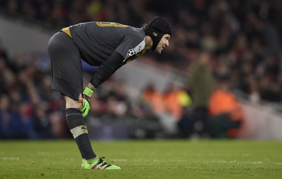 Football Soccer - Arsenal v FC Barcelona - UEFA Champions League Round of 16 First Leg - Emirates Stadium, London, England - 23/2/16
Arsenal&#039;s Petr Cech looks dejected
Reuters / Toby Melville
 ...