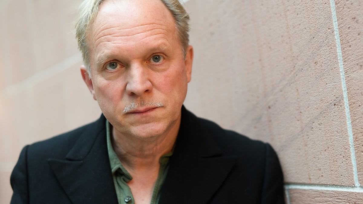 ARCHIV - Schauspieler Ulrich Tukur hat einen neuen Sport f