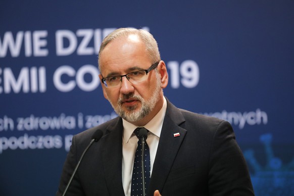 epa10281521 Polish Health Minister Adam Niedzielski attends a press conference on the coronavirus pandemic at the headquarters of the Ministry of Health in Warsaw, Poland, November 2, 2022. Poland rec...