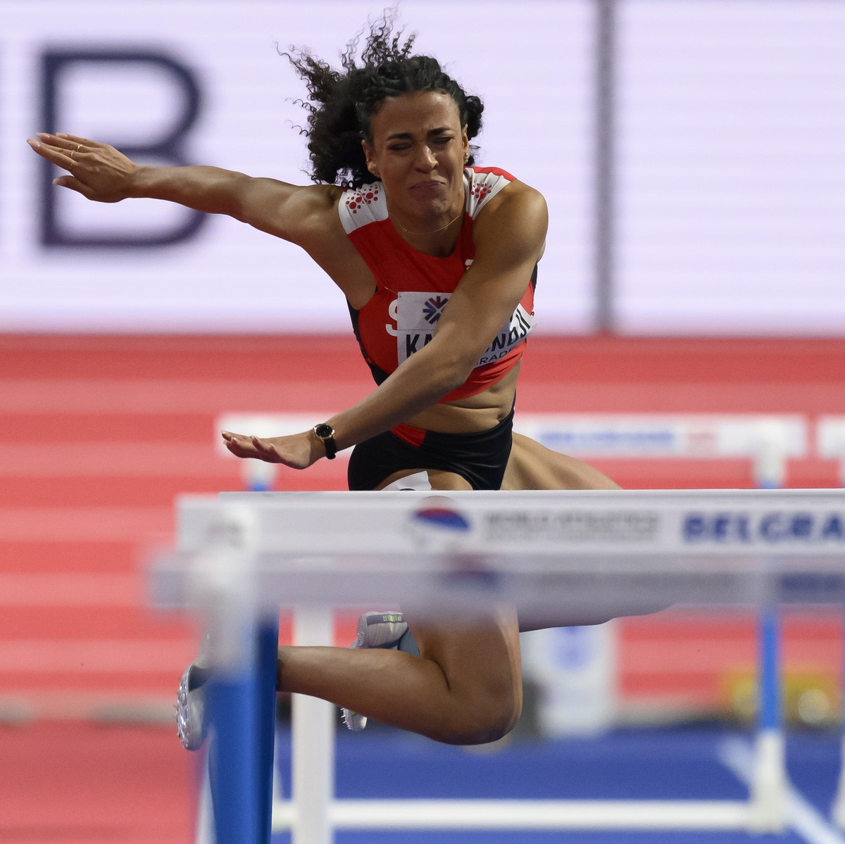 epa09836789 Ditaji Kambundji of Switzerland falls during the Women's 60m Final at the IAAF World Athletics Indoor Championships in Belgrade, Serbia, 19 March 2022. EPA/ANTHONY ANEX