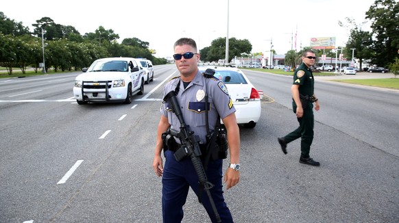 Police officers block off a road after a shooting of police in Baton Rouge, Louisiana, U.S. July 17, 2016. REUTERS/Joe Penney