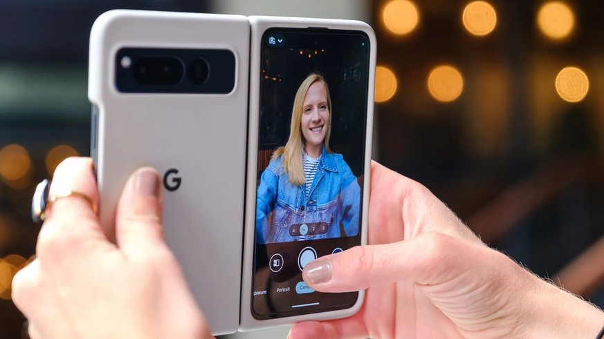 So ziemlich jede Kamera ist eine Selfie-Kamera bei einem Klapphandy.