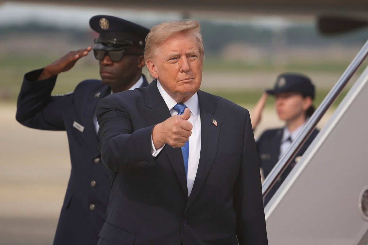 President Donald Trump gives a thumbs up after arriving on Air Force One, Friday, Aug. 28, 2026, at Joint Base Andrews, Md. (AP Photo/Mark Schiefelbein)
Donald Trump