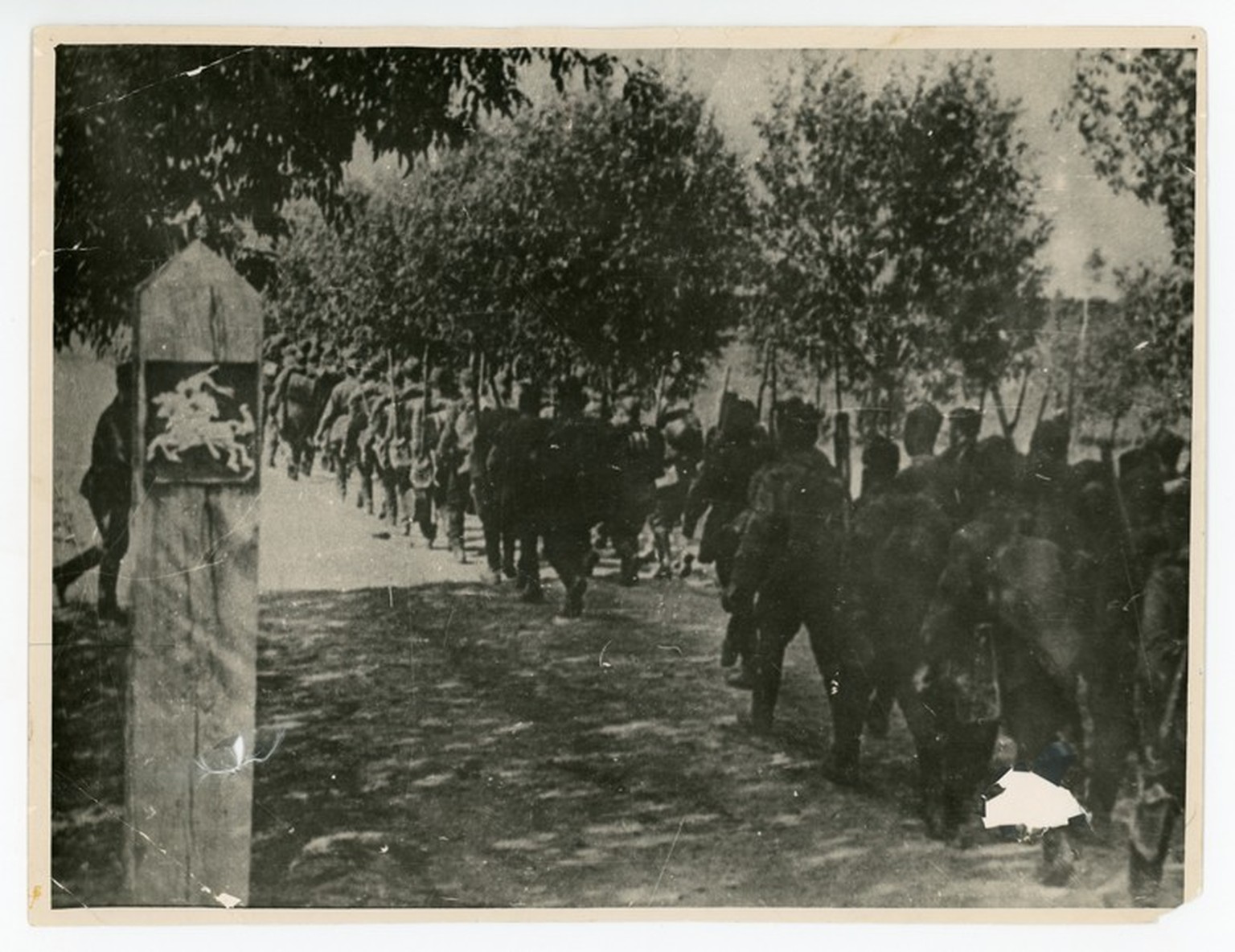 Soldiers of the Red Army enter the territory of Lithuania during the first Soviet occupation of Lithuania in 1940
https://en.wikipedia.org/wiki/Occupation_of_the_Baltic_states#/media/File:Red_Army_ent ...
