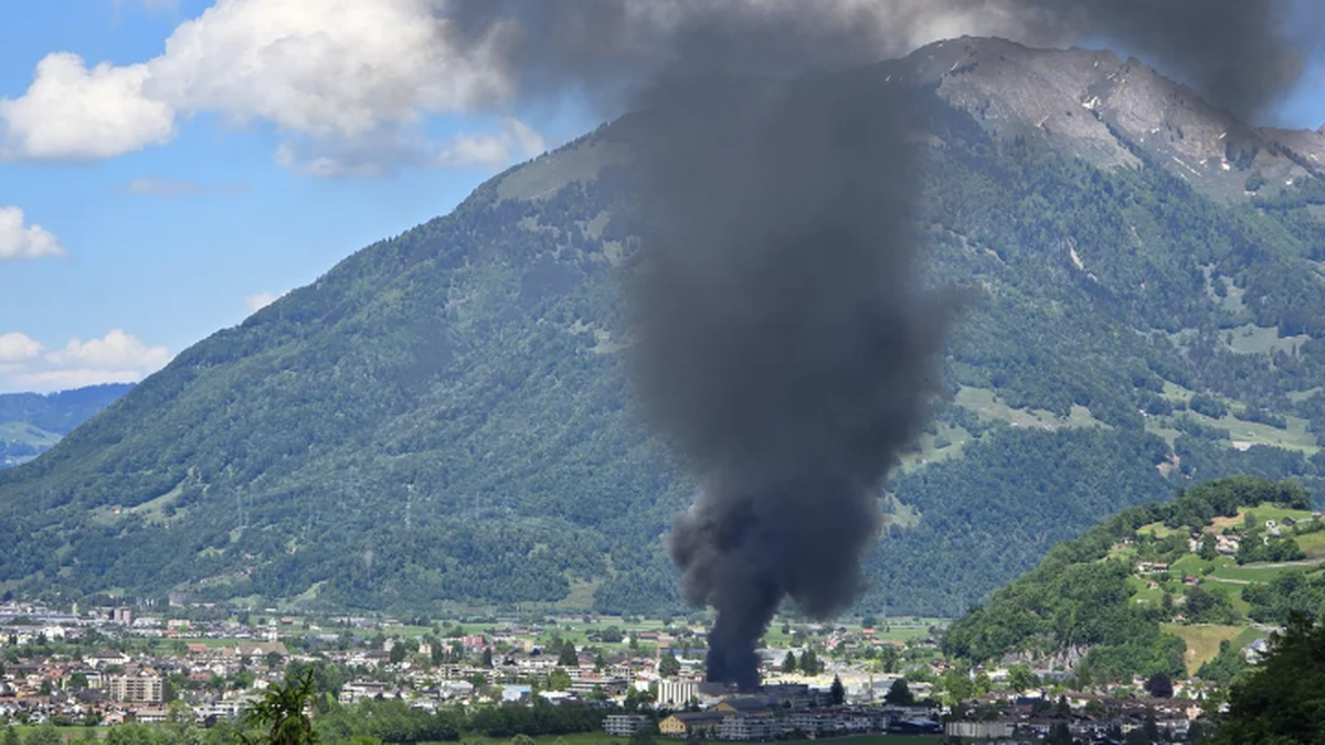 Brand mit grosser Rauchwolke in Glarus – Ursache unklar