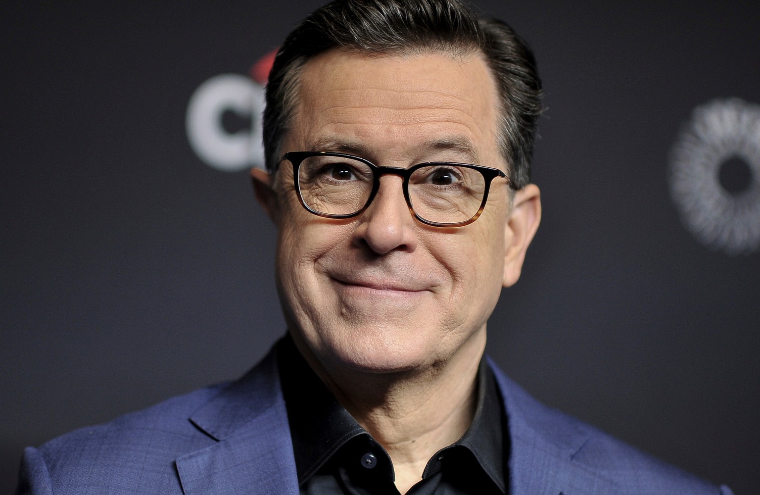 Weisses Haus zeigt KI-Clip: Trump wirft Comedian Colbert in Mülltonne