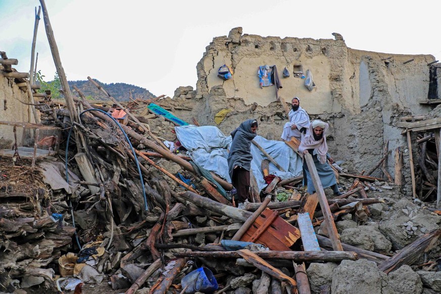 epa10028873 People affected by earthquake wait for relief in Gayan village in Paktia province, Afghanistan, 23 June 2022. More than 1,000 people were killed and over 1,500 others injured after a 5.9 m ...