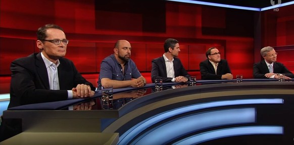 Die Diskussionsrunde v.l.: Roger Köppel, Serdar Somuncu, Ingo Zamperoni, Dirk Schümer und Norbert Röttgen.