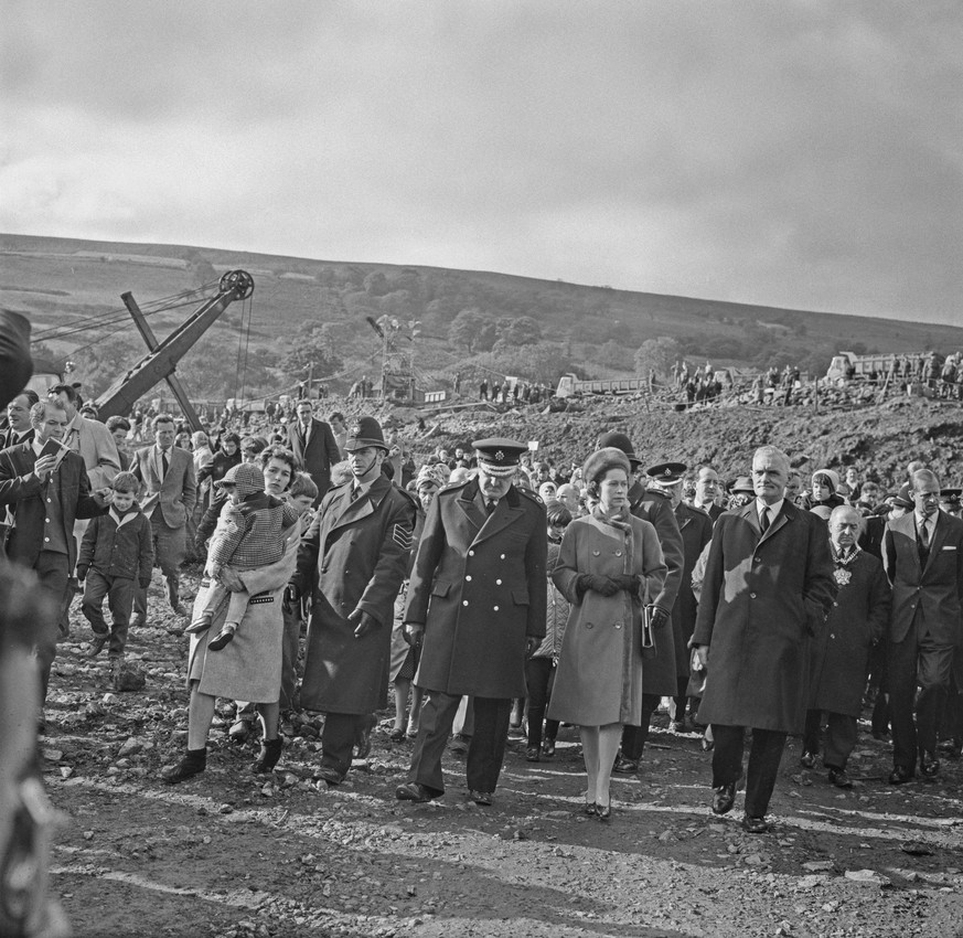 Queen Elizabeth II visits the coal mining village of Aberfan in Wales, following the disaster which resulted in the deaths of 116 children and 28 adults, UK, 29th October 1966. (Photo by Evening Stand ...