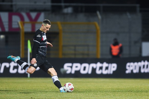 Lugano&#039;s player Celar Zan takes the penalty shot during the Super League soccer match FC Lugano against SFC Servette, at the Cornaredo Stadium in Lugano, Saturday, February 26, 2022. (KEYSTONE/Ti ...