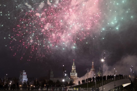 Fireworks explode over the Kremlin, during New Year celebrations in Moscow, Russia, Monday, Jan. 1, 2018. New Year is Russia&#039;s major gift-giving holiday. (AP Photo/Denis Tyrin)
