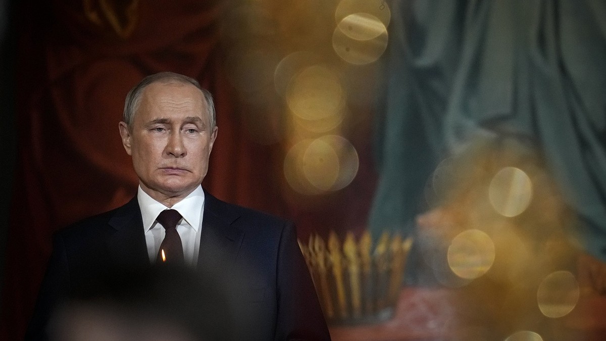 Vladimir Poutine a travaillé pendant 15 ans dans les services secrets soviétiques et utiliserait aujourd'hui encore certaines méthodes d'intimidation.