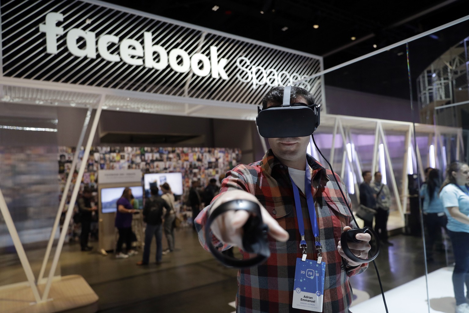 FILE - In this Tuesday, May 1, 2018, file photo, an attendee tries on the new Oculus Go goggles during F8, Facebook's developer conference in San Jose, Calif. Germany's Federal Cartel Office, or Bunde ...