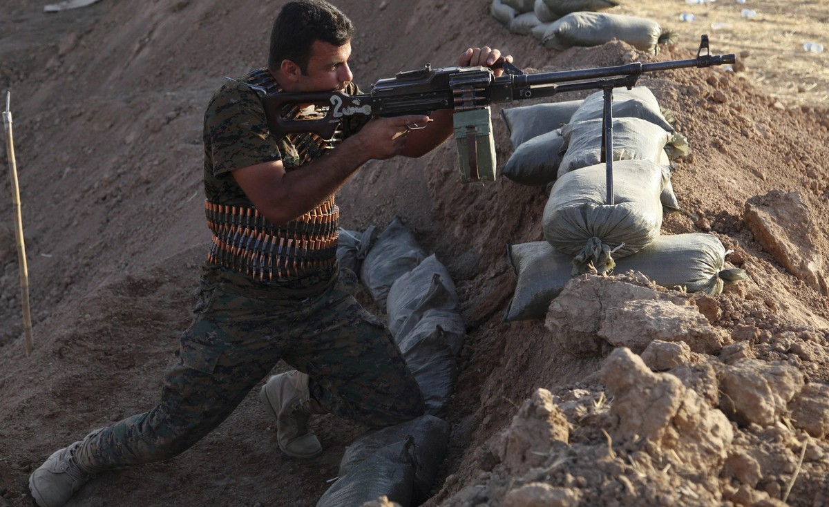 Ein kurdischer&nbsp;Peshmergar im Fronteinsatz gegen IS-Truppen im Irak.