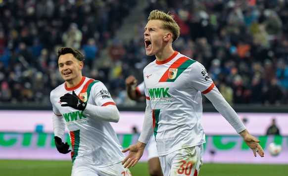 22.11.2025, xemx, Fussball 1.Bundesliga, FC Augsburg - Hamburger SV v.l. Anton Kade FC Augsburg Jubel, Torjubel, celebrate the goal, jubelt ueber das Tor zum 1:0 DFL/DFB REGULATIONS PROHIBIT ANY USE O ...