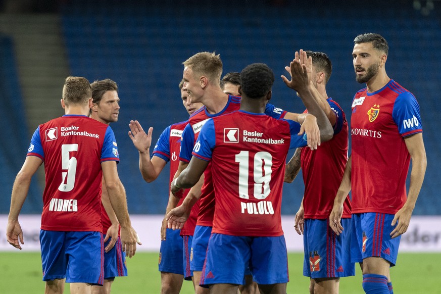 Basels Spieler jubeln ueber das 4:1 im Fussball Schweizer Cup Halbfinal zwischen dem FC Basel 1893 und dem FC Winterthur im Stadion St. Jakob-Park in Basel, am Dienstag, 25. August 2020. (KEYSTONE/Geo ...