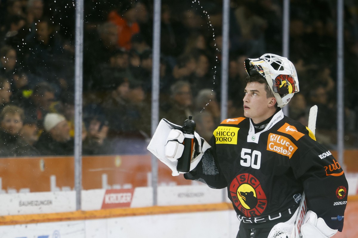 Torhueter Christof Von Burg (SCB) im Eishockey Meisterschaftsspiel der National League zwischen dem SC Bern und den ZSC Lions, am Dienstag, 27. Oktober 2026 in der PostFinance Arena in Bern. (KEYSTONE ...