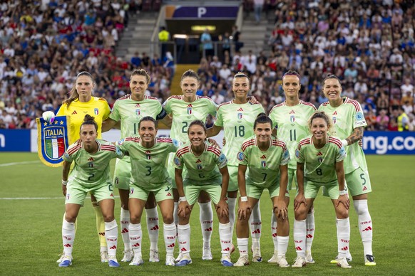 Italy players pose for a group photograph, during the UEFA Women&#039;s EURO 2025 quarter final soccer match between Norway and Italy at the Stade de Geneve stadium in Geneva, Switzerland, on Wednesda ...