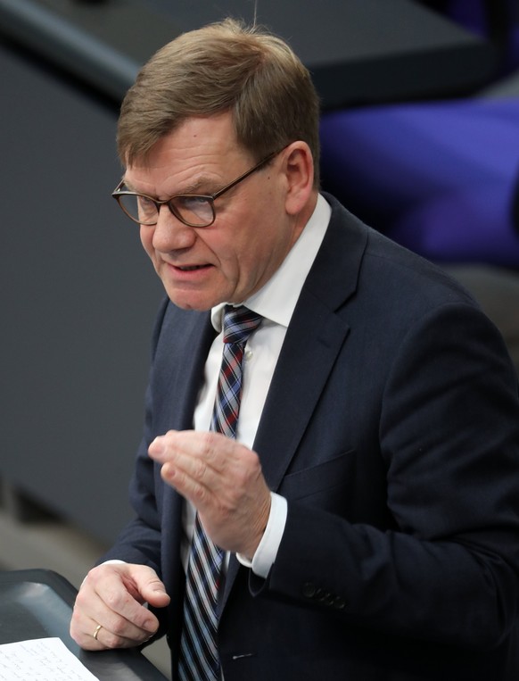 epa06574187 German politician Johann David Wadephul of the Christian Democratic Union (CDU) party speaks during the disarmament policy session in the German &#039;Bundestag&#039; parliament, in Berlin ...