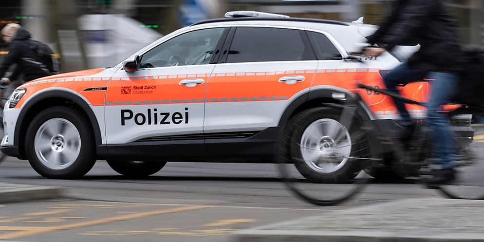 Nach wie vor ist das Fahrverbot an der Zürcher Langstrasse zahlreichen Autofahrerinnen und -fahrern egal. Auch am Freitagabend kurten sie munter durch das Verbot. Bereits seit dem 27. September dürfen ...