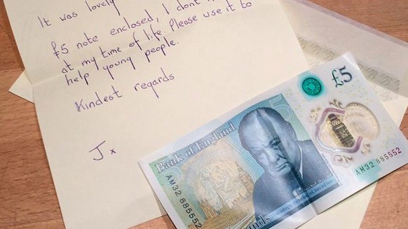 «Bitte brauchen, um jungen Leuten zu helfen»: Die ältere Dame sendet die Geldnote einem Kunstinstitut.