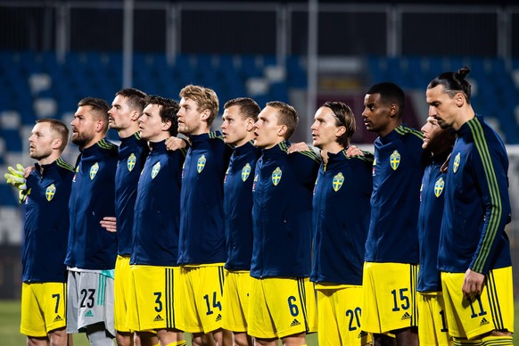 210328 Players of Sweden line up ahead of the FIFA World Cup, WM, Weltmeisterschaft, Fussball Qualifier football match between Kosovo and Sweden on March 28, 2021 in Pristina. Photo: Ludvig Thunman / ...