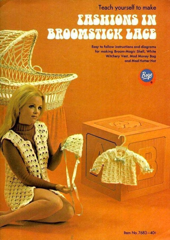 Die 1970er – als Häkeln und Stricken sexy waren. 
https://flashbak.com/yarnvertising-diy-fashion-adverts-of-the-1970s-25787/