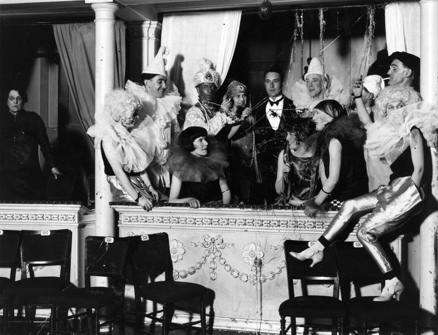 1926: Guests at the Chelsea Arts Ball, London, having a fancy dress party in their box. (Photo by Topical Press Agency/Getty Images)