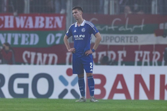 Fu�ball DFB-Pokal 2. Runde FC Augsburg - FC Schalke 04 am 29.10.2024 in der WWK Arena in Augsburg Felipe Sanchez Schalke DFB regulations prohibit any use of photographs as image sequences and/or quasi ...