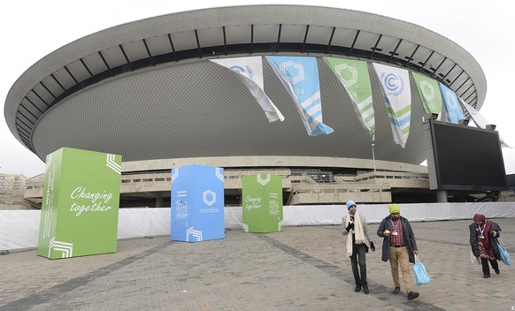 Guests arrive at the &#039;Spodek&#039; multipurpose arena complex for the COP24 summit in Katowice , Poland, Wednesday, Dec. 5, 2018. (AP Photo/Czarek Sokolowski)