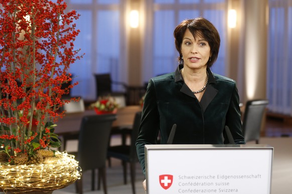 Bundespraesidentin Doris Leuthard waehrend der Aufzeichnung der Neujahrsansprache fuer das Jahr 2017, am Donnerstag, 22. Dezember 2016, in Bern. (KEYSTONE/Peter Klaunzer)