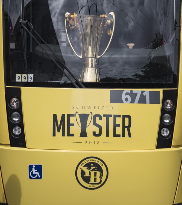 Sicht auf das neue YB-Meistertram von Bern Mobil, am Montag, 4. Juni 2018, in Bern. (KEYSTONE/Peter Schneider)