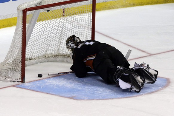 Zuletzt zu viele unnötige Gegentore kassiert: Jonas Hiller steckt in einer Formkrise.