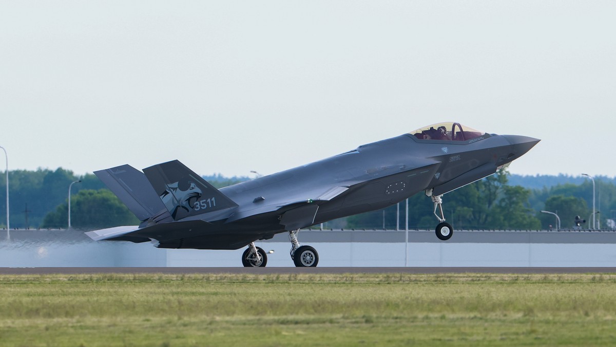 epa12984721 A military aircraft takes part in a welcome ceremony for the first Polish F-35 aircraft at the 32nd Tactical Air Base in Lask, central Poland, 22 May 2026. The first three F-35 aircraft ha ...