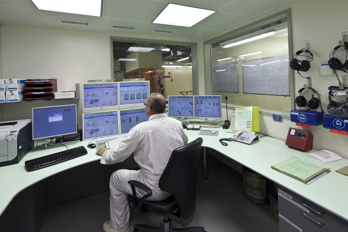 ZUR EIDGENOESSISCHEN ABSTIMMUNG UEBER DIE VOLKSINITIATIVE "FUER DEN GEORDNETEN AUSSTIEG AUS DER ATOMENERGIE (ATOMAUSSTIEGSINITIATIVE)" VOM SONNTAG, 27. NOVEMBER 2016, STELLEN WIR IHNEN FOLGE ...