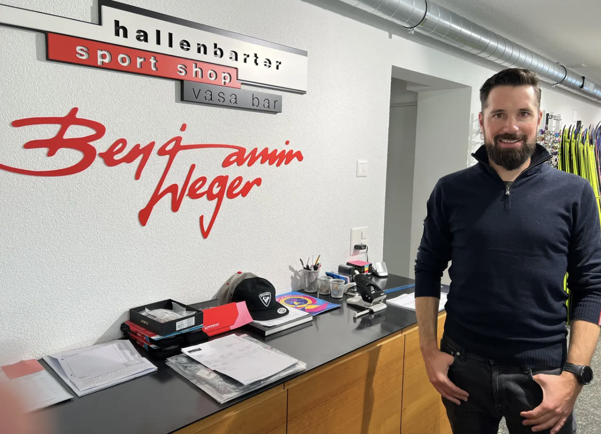 Benjamin Weger est le nouveau propriétaire du légendaire magasin de ski de fond de Koni Hallenbarter dans la haute vallée de Conches.