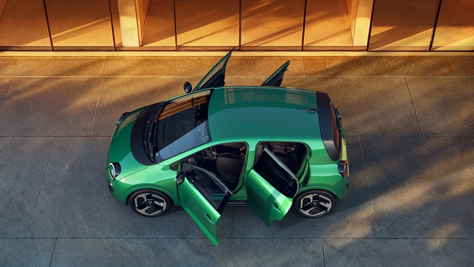 Vier Türen, vier Sitzplätze: Mehr wäre auf dem begrenzten Raum wohl auch eine Zumutung.