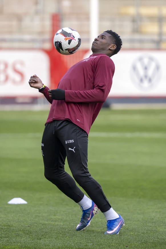 Breel Embolo bei einem Training der Schweizer Fussball Nationalmannschaft im Dreisamstadion in Freiburg, Deutschland, am Montag, 23. Maerz 2026. (KEYSTONE/Georgios Kefalas)