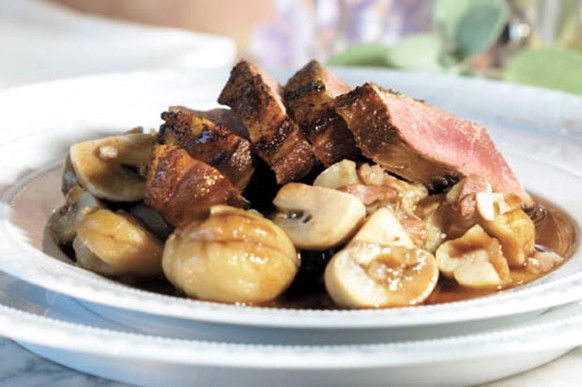 http://www.wildeisen.ch/rezepte/entenbrust-auf-kastanienragout
Entenbrust auf Kastanienragout