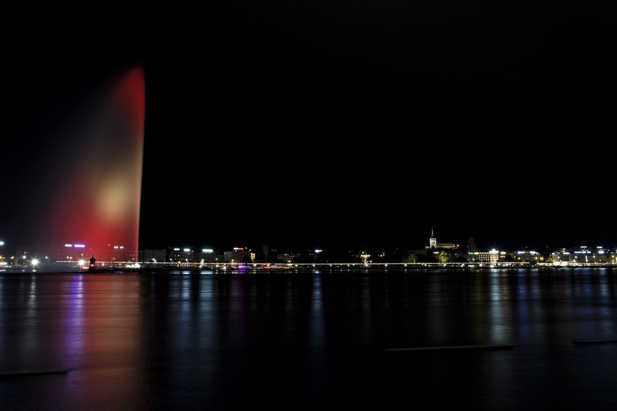 The famous water fountain &quot;Le Jet d&#039;Eau&quot; is illuminated in the colors of the Spanish flag to pay tribute to the victims of the attacks in Cambrils and Barcelona, in Geneva, Switzerland, ...