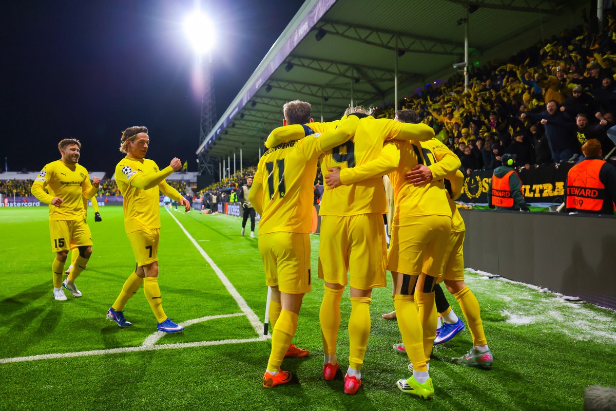 Bodø/Glimt's Jens Petter Hauge (10) celebrates with teammates after scoring against Inter Milan during a Champions League soccer match, Wednesday, Feb 18, 2026, in Bodo, Norway. (Thomas Andersen/ ...