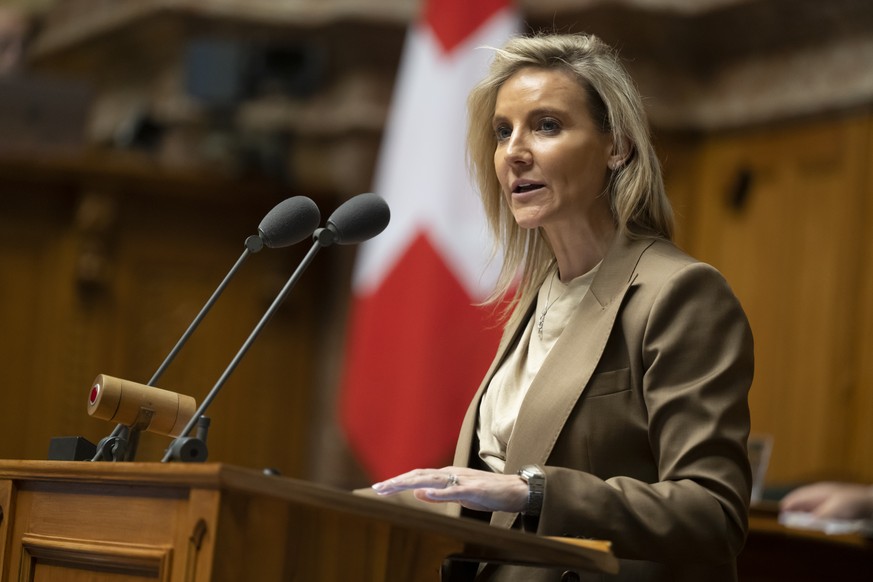 Celine Amaudruz, SVP-GE, spricht waehrend der Debatte ueber die Volksinitiative "22.043 : Fuer ein besseres Leben im Alter (Initiative fuer eine 13. AHV-Rente)", waehrend der Wintersession d ...