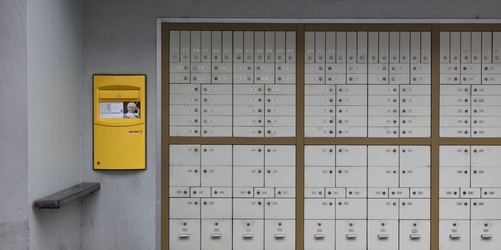 Abschaffung des Briefkastens, mehr Automaten statt Postschalter, Preiserhöhungen für Briefe und Pakete, Stellenabbau: Postchef Roberto Cirillo hat dieses Jahr für einige Schlagzeilen gesorgt. Ausserde ...