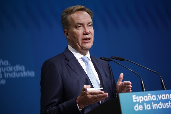 epa12361801 President of the World Economic Forum (WEF) Borge Brende speaks during closing ceremony of the 'Spain, Vanguard in the Green Industry', in Madrid, Spain, 08 September 2025. EPA/D ...
